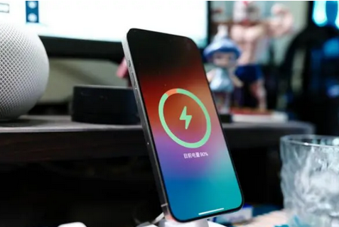可克达拉苹果15换屏服务分享用什么充电器给iPhone15充电更好 